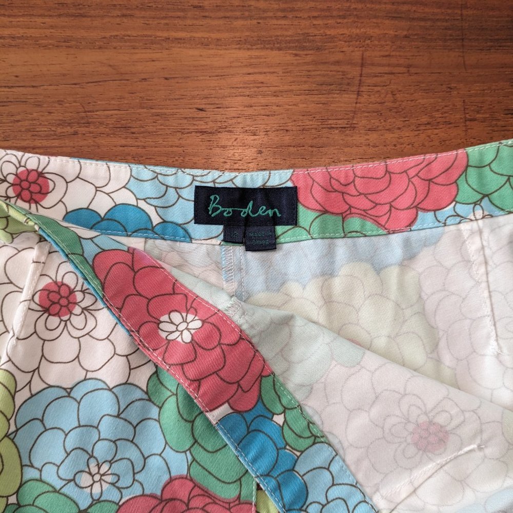 Boden Shorts - Floral - Picture 3 of 3
